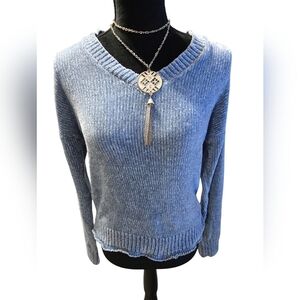 Rue21 V-neck Sweater Size Medium